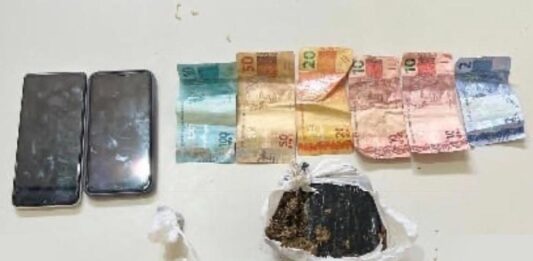 Suspeitos são presos com droga durante Ação Policial em Itaberaba Suspeitos são presos com droga durante Ação Policial em Itaberaba