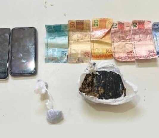 Suspeitos são presos com droga durante Ação Policial em Itaberaba Suspeitos são presos com droga durante Ação Policial em Itaberaba