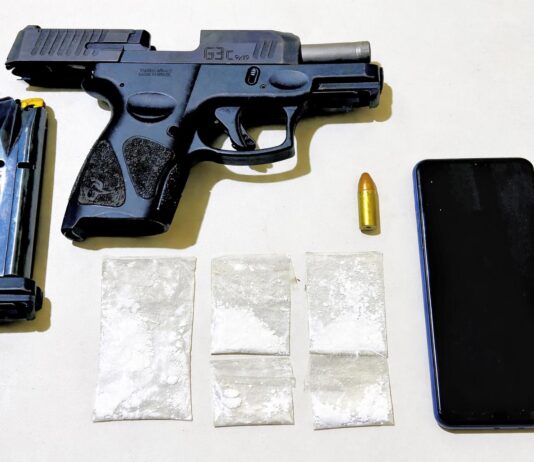PM apreende arma e drogas durante operação no distrito de Lajedo Alto, em Iaçu PM apreende arma e drogas durante operação no distrito de Lajedo Alto, em Iaçu