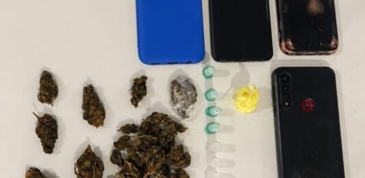 Rondesp Chapada apreende drogas e celulares durante ação policial Rondesp Chapada apreende drogas e celulares durante ação policial