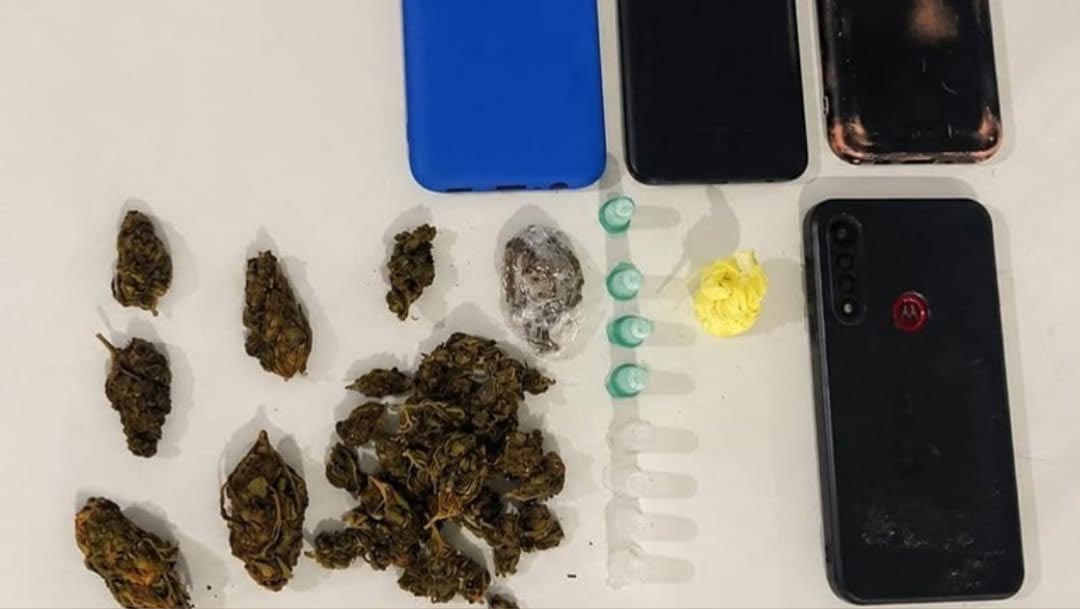 Rondesp Chapada apreende drogas e celulares durante ação policial