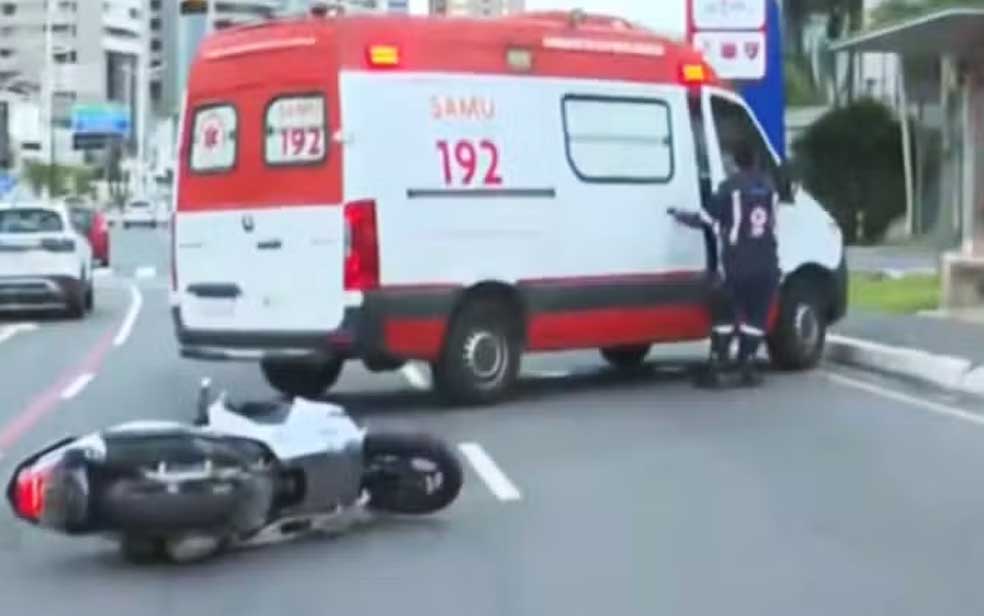 Mulher morre após sofrer acidente entre carro e moto