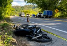 Homem morre em acidente envolvendo uma moto e uma carreta Homem morre em acidente envolvendo uma moto e uma carreta