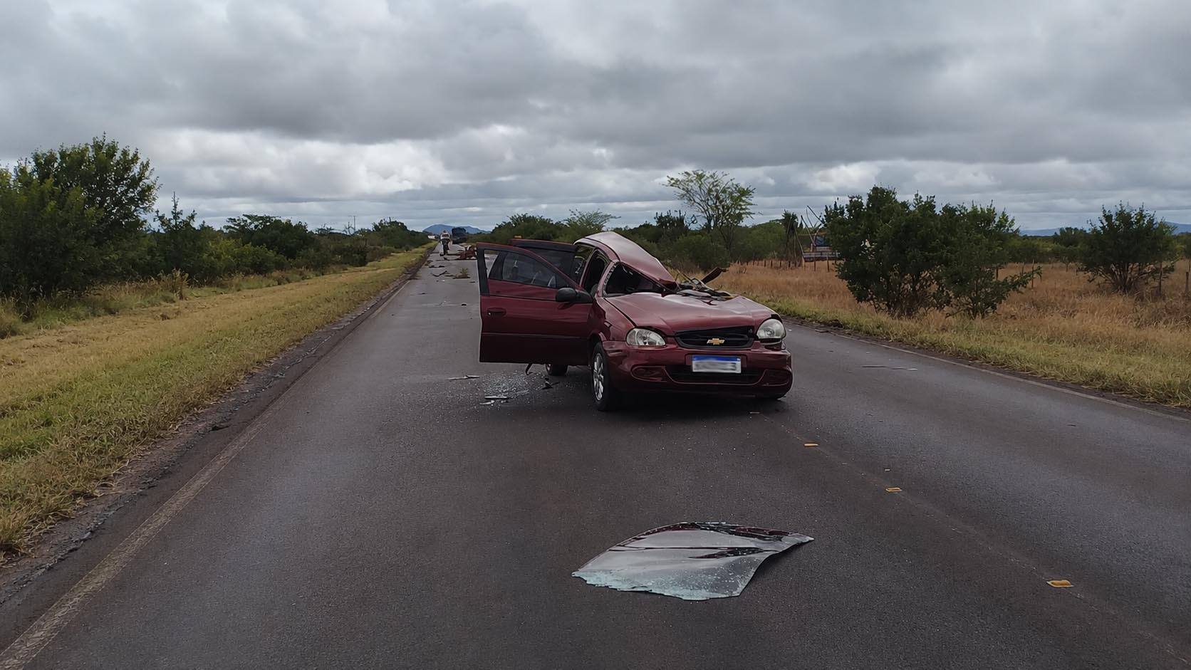 Homem de 55 anos morre após colisão entre carro e caminhão na BR-116, em Canudos