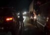 Colisão entre caminhões provoca interdição total da BR-242 Colisão entre caminhões provoca interdição total da BR-242
