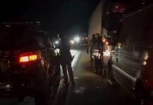 Colisão entre caminhões provoca interdição total da BR-242 Colisão entre caminhões provoca interdição total da BR-242