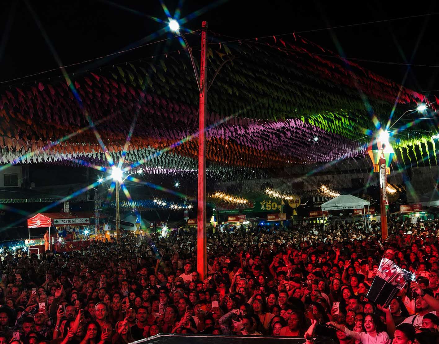 Vai curtir o São João? confira as atrações e horarios dos shows de hoje