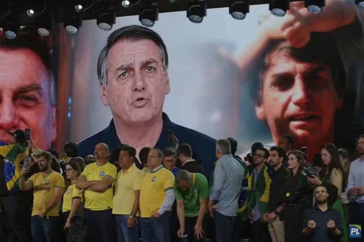 Com Bolsonaro feito por IA e vídeo de Michelle, PL lança candidatura de Flávio