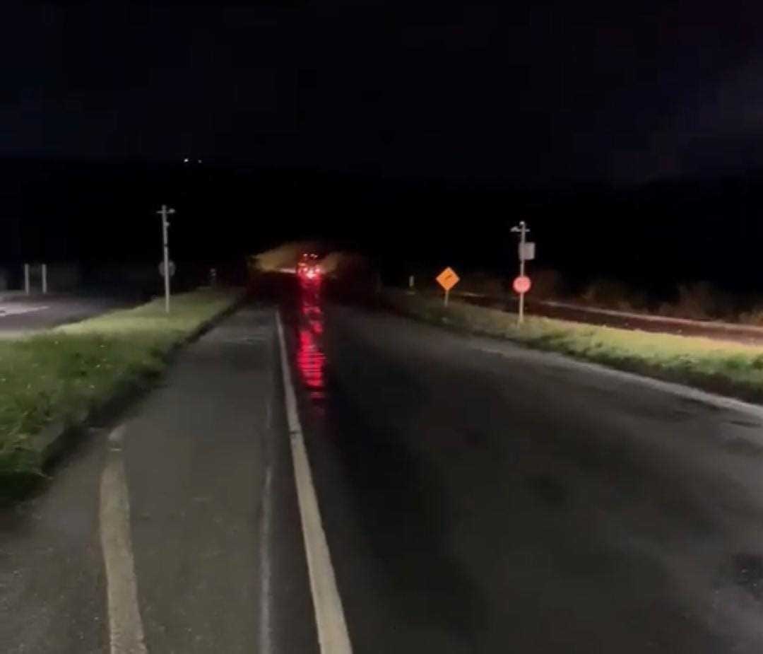 Motociclista morre após queda e atropelamento na BR-242, em Lagedinho