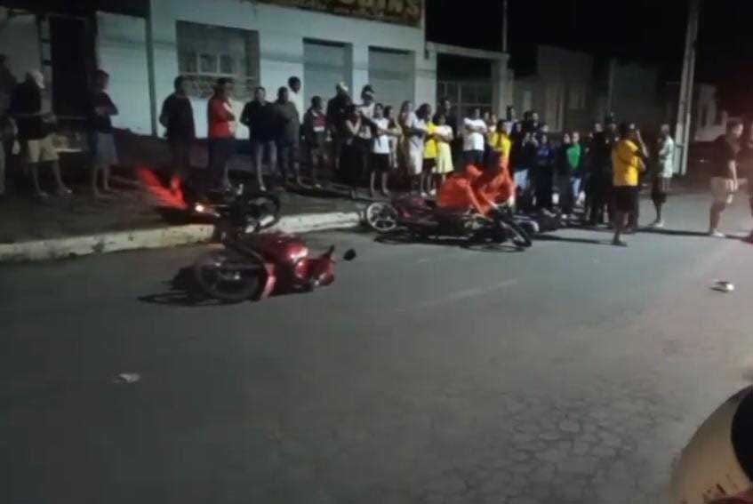 Acidente envolvendo três motos deixa feridos no centro de Itaberaba