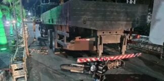 Jovem de 22 anos morre após colidir motocicleta contra caminhão estacionado Jovem de 22 anos morre após colidir motocicleta contra caminhão estacionado