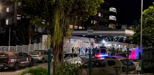 Policiais são baleados em confronto com homens armados Policiais são baleados em confronto com homens armados