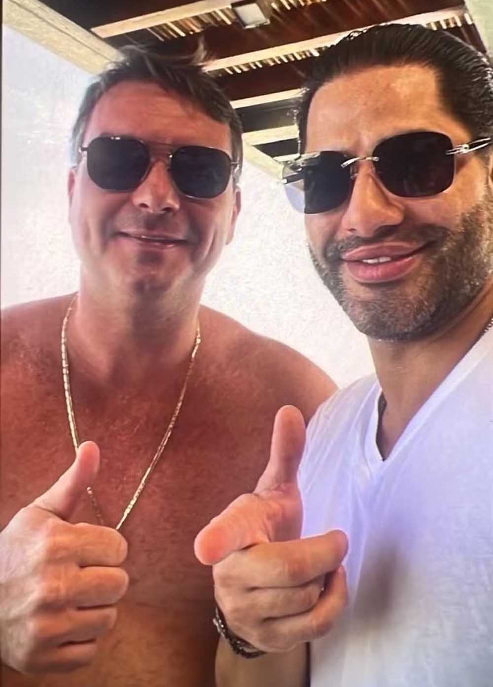 Flávio Bolsonaro aparece em foto com 'Sicário', chefe da milícia de Vorcaro