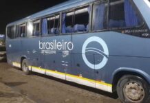 Homem furta ônibus, bate em poste e é preso minutos depois Homem furta ônibus, bate em poste e é preso minutos depois