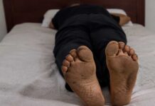 Homem invade casa, veste roupas da filha da proprietária e é encontrado dormindo no quarto Homem invade casa, veste roupas da filha da proprietária e é encontrado dormindo no quarto