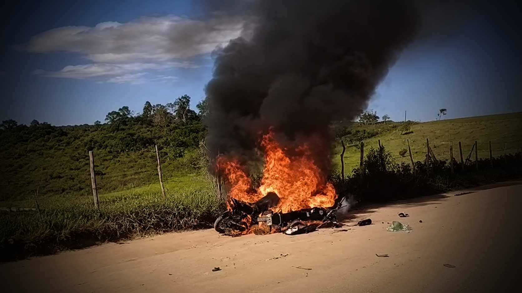 Homem morre e outro fica ferido após colisão entre duas motos