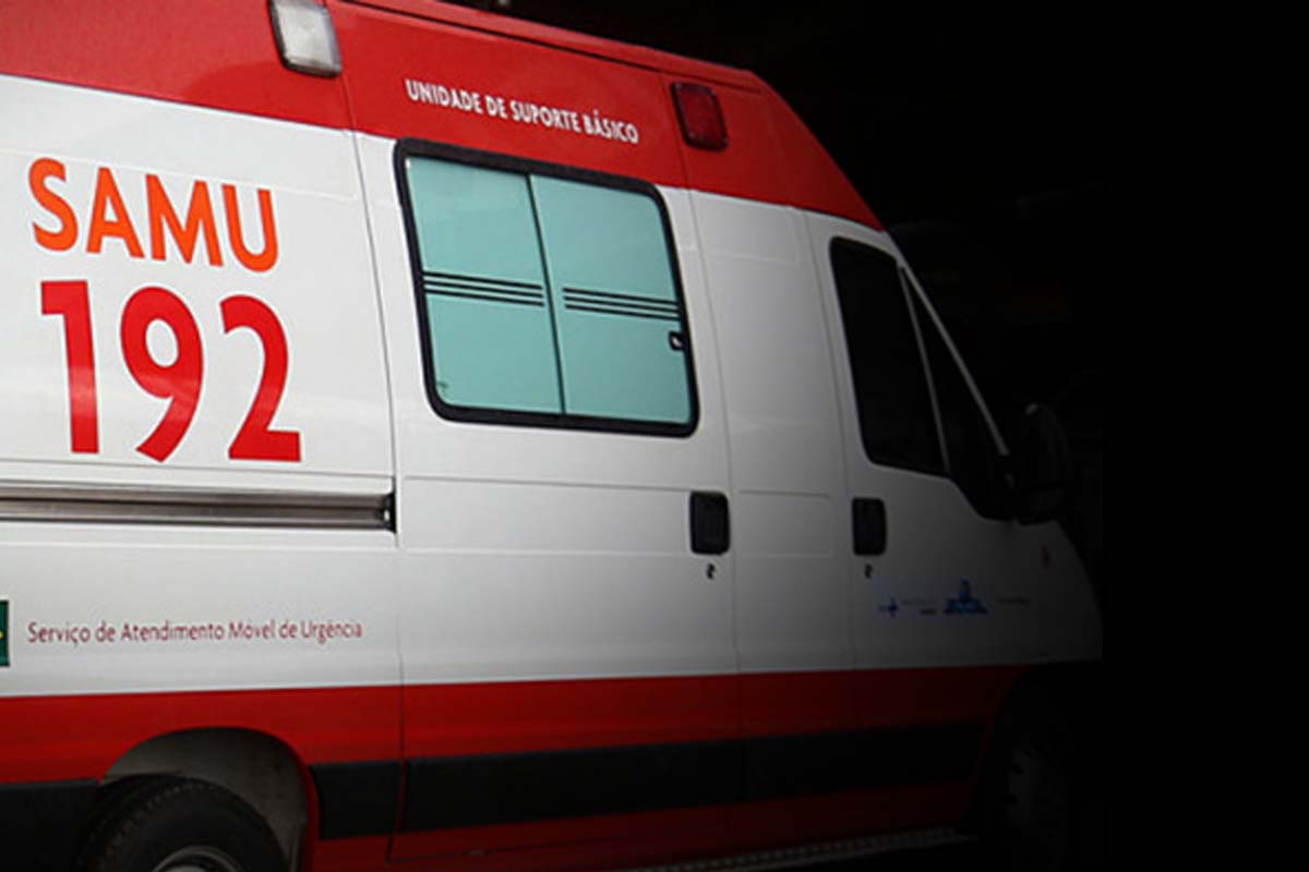 Caminhão tomba e interdita parte da BR-324; motociclista morre em acidente na BR-135