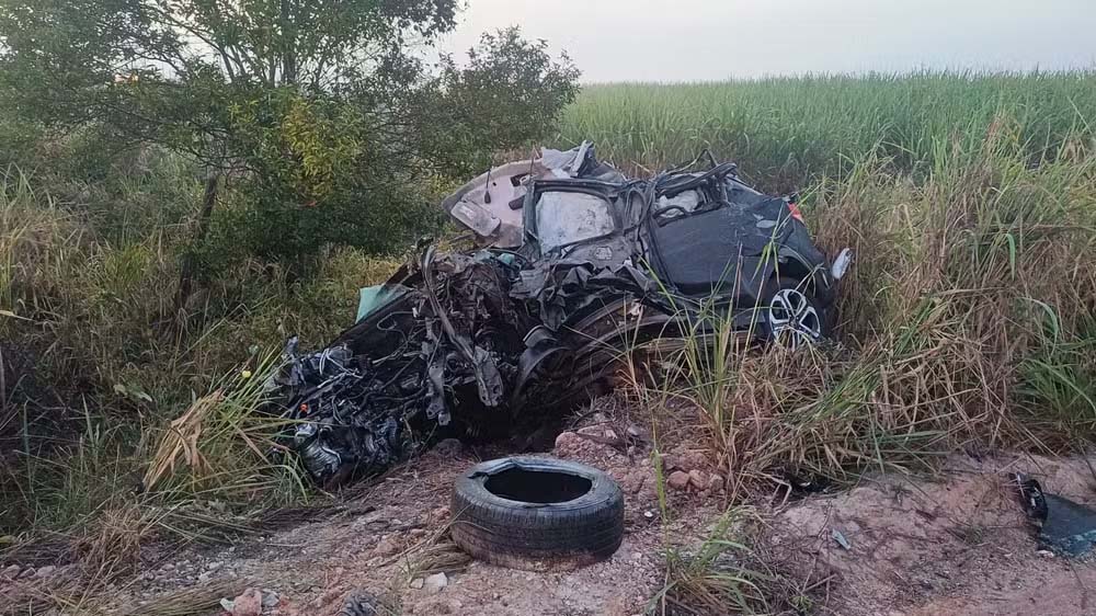 Acidente entre dois carros deixa quatro mortos na BR-418, em Nova Viçosa