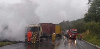 Dois acidentes são registrados na BR-242 na manhã desta quarta-feira na Chapada Diamantina Dois acidentes são registrados na BR-242 na manhã desta quarta-feira na Chapada Diamantina