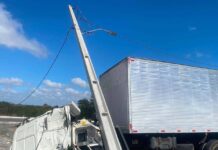 Grave acidente entre caminhão e Strada deixa feridos na BA-052 Grave acidente entre caminhão e Strada deixa feridos na BA-052