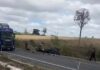 Acidente entre carro e ônibus deixa uma pessoa morta na BR-116 Acidente entre carro e ônibus deixa uma pessoa morta na BR-116