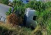 Carreta desce sozinha e cai em ribanceira às margens da BR-242 Carreta desce sozinha e cai em ribanceira às margens da BR-242, em Oliveira dos Brejinhos