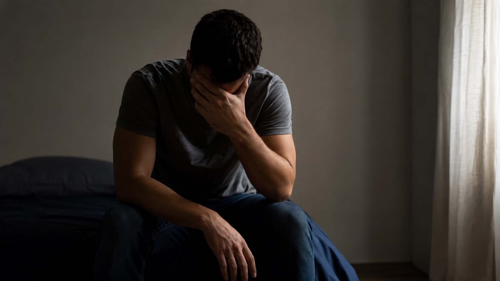 Homens também podem ser vítimas de estupro no Brasil: dados revelam violência pouco discutida e possível subnotificação