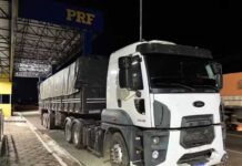 PRF apreende carga de madeira que seria destinada para Iaçu