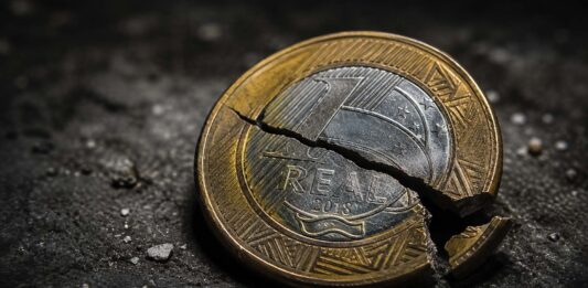 O real vai “morrer” novamente? Dados revelam se o Brasil está perto de trocar de moeda O real vai “morrer” novamente? Dados revelam se o Brasil está perto de trocar de moeda