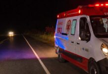 Pessoa morre após ser atropelada na BR-116, em Feira de Santana Acidente entre dois carros deixa quatro mortos na BR-418, em Nova Viçosa