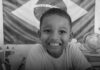 Menino de 4 anos morre atropelado por carro enquanto brincava Menino de 4 anos morre atropelado por carro enquanto brincava