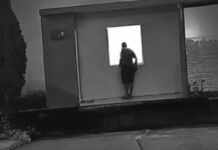 Morador é investigado por importunação sexual após ser flagrado observando janela de vizinha Morador é investigado por importunação sexual após ser flagrado observando janela de vizinha