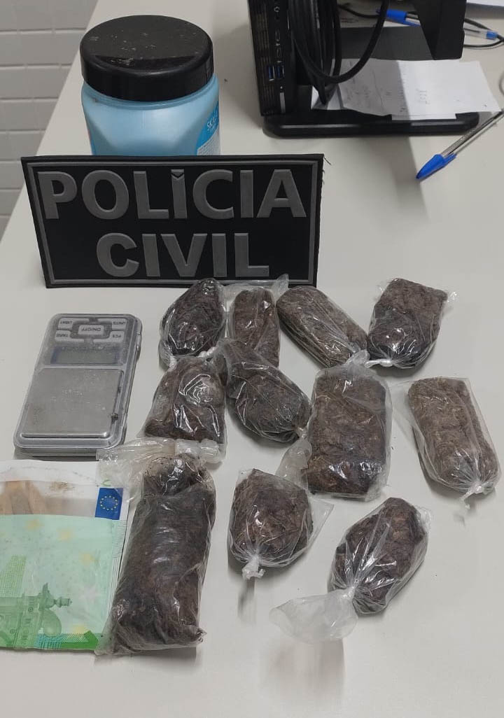 Polícia Civil cumpre cinco mandados de busca e prende investigado em flagrante durante operação em Baixa Grande