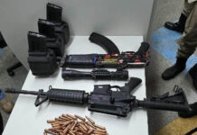 Polícia Militar apreende fuzis, carregadores e munições e prende homem em flagrante no Centro de Salvador Polícia Militar apreende fuzis, carregadores e munições e prende homem em flagrante no Centro de Salvador