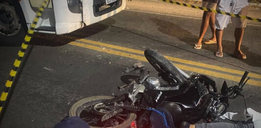 Motoboy morre após colisão frontal entre moto e caminhão na BA-052, em Ipirá Motoboy morre após colisão frontal entre moto e caminhão na BA-052, em Ipirá