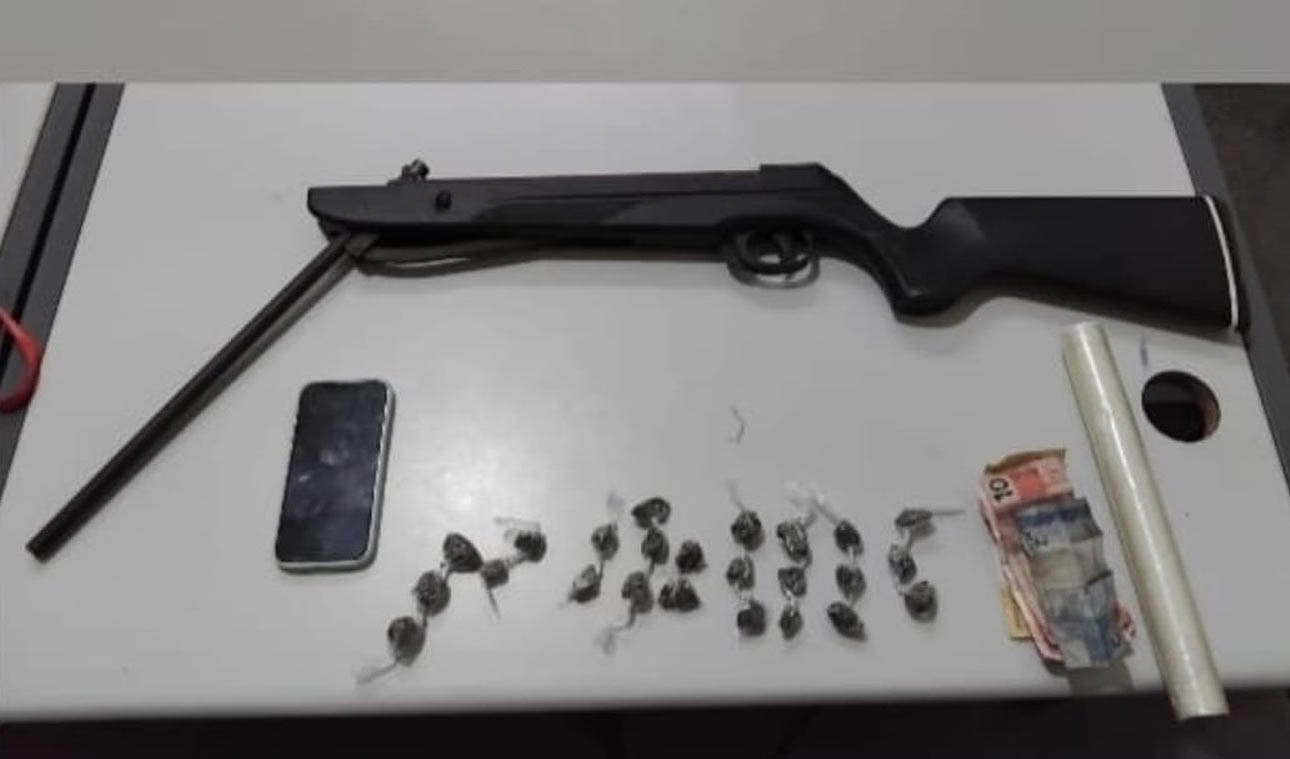 PM apreende drogas, arma e dinheiro durante ação no Campo do Governo, em Itaberaba