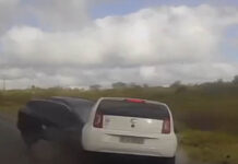 Colisão frontal entre dois carros deixa dois motoristas feridos Colisão frontal entre dois carros deixa dois motoristas feridos