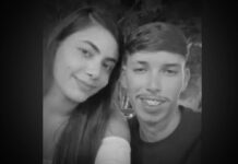 Casal morre e outras duas pessoas ficam feridas após batida entre motocicleta e carro Casal morre e outras duas pessoas ficam feridas após batida entre motocicleta e carro