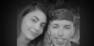 Casal morre e outras duas pessoas ficam feridas após batida entre motocicleta e carro Casal morre e outras duas pessoas ficam feridas após batida entre motocicleta e carro