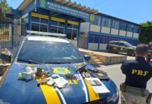 PRF apreende arma de fogo, anabolizantes ilícitos, eletrônicos e mais de R$ 19 mil em espécie na BR-242 PRF apreende arma de fogo, anabolizantes ilícitos, eletrônicos e mais de R$ 19 mil em espécie na BR-242
