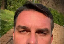 Flávio Bolsonaro desiste de participar do debate presidencial da Globo após decisão do TSE Flávio Bolsonaro desiste de participar do debate presidencial da Globo após decisão do TSE