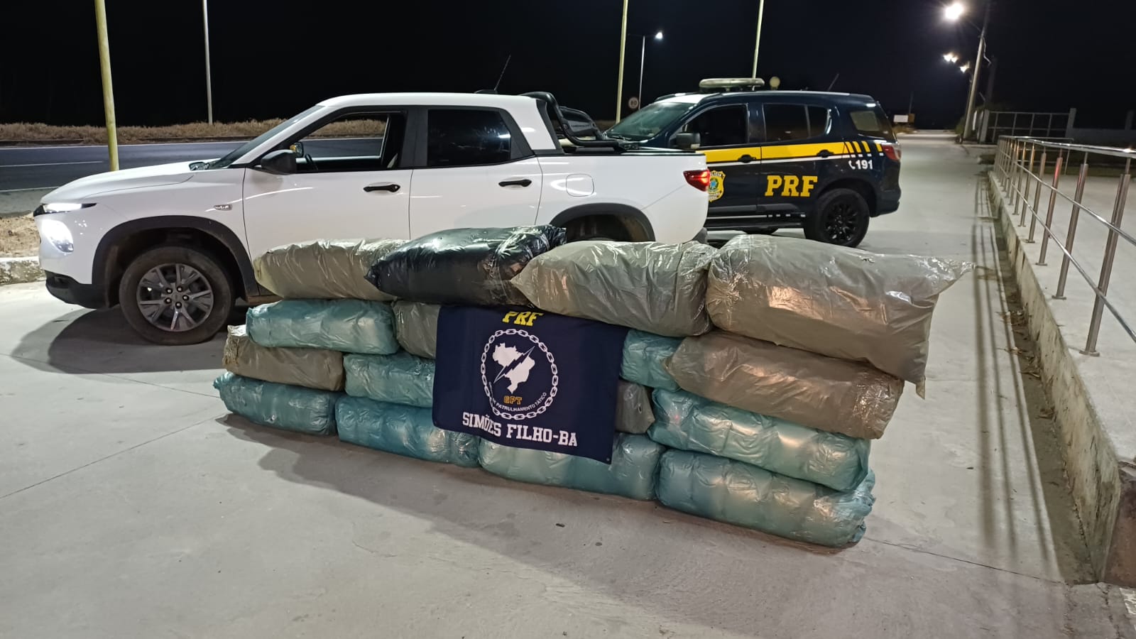 PRF apreende 140 kg de maconha durante abordagem na BR-324, em Salvador