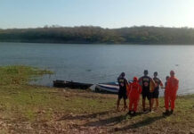 Dois adolescentes desaparecem após caírem de canoa em rio Dois adolescentes desaparecem após caírem de canoa em rio