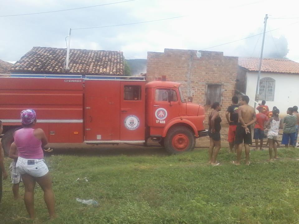 Usuário de drogas ateia fogo na casa da própria mãe em Itaberaba