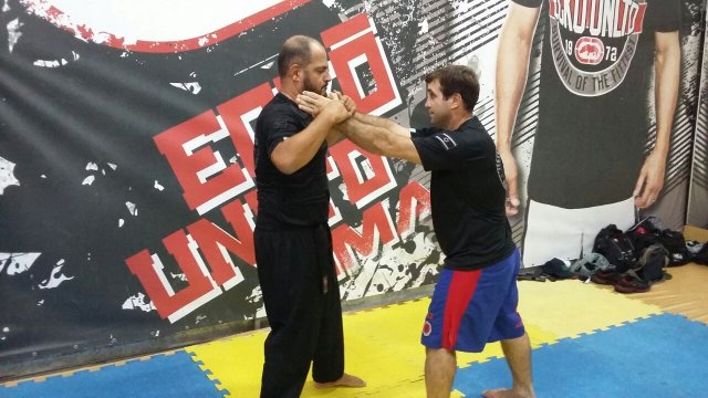 Instrutor de defesa pessoal israelense ministra curso em Feira de Santana