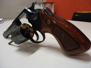 Homens são presos por porte ilegal de arma na estrada de Iaçu