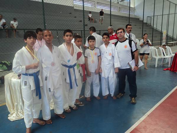 ASKADOI conquista 14 medalhas no campeonato feirense