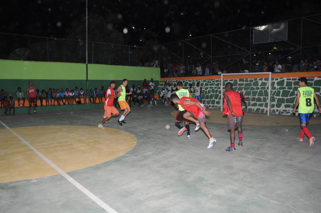 Inaugurada em Itaberaba a Quadra de Esportes Vavá dos Correios, no bairro Pé do Monte