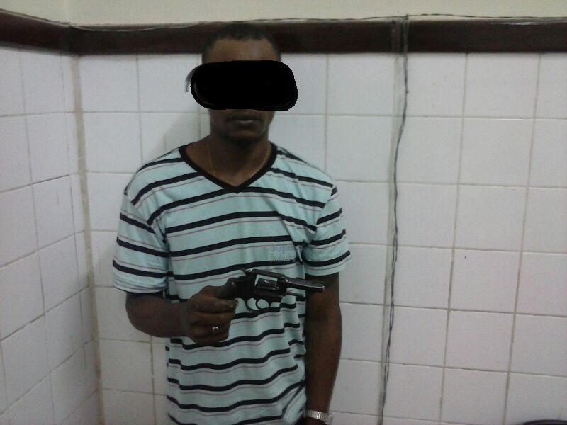 Policia detêm homem armado a caminho de festa em Itaberaba