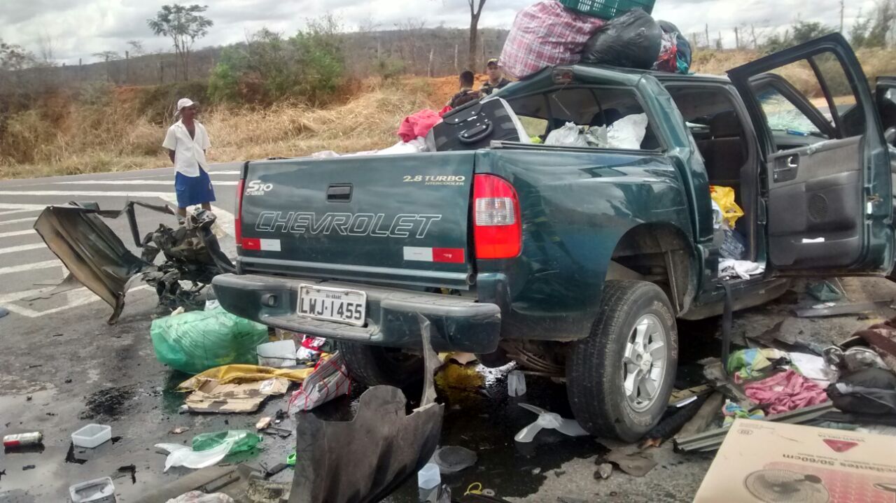 Uma pessoa morre e duas ficam gravemente feridas em acidente na BR-242